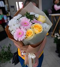 Букет цветов из:  Герберы, Розы и Хризантемы в Бояркино