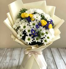 Букет цветов из:  Ирисы, Хризантемы и Розы в Бояркино
