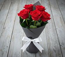 Букет 5 Красных роз Эдлесс Лав в Бояркино
