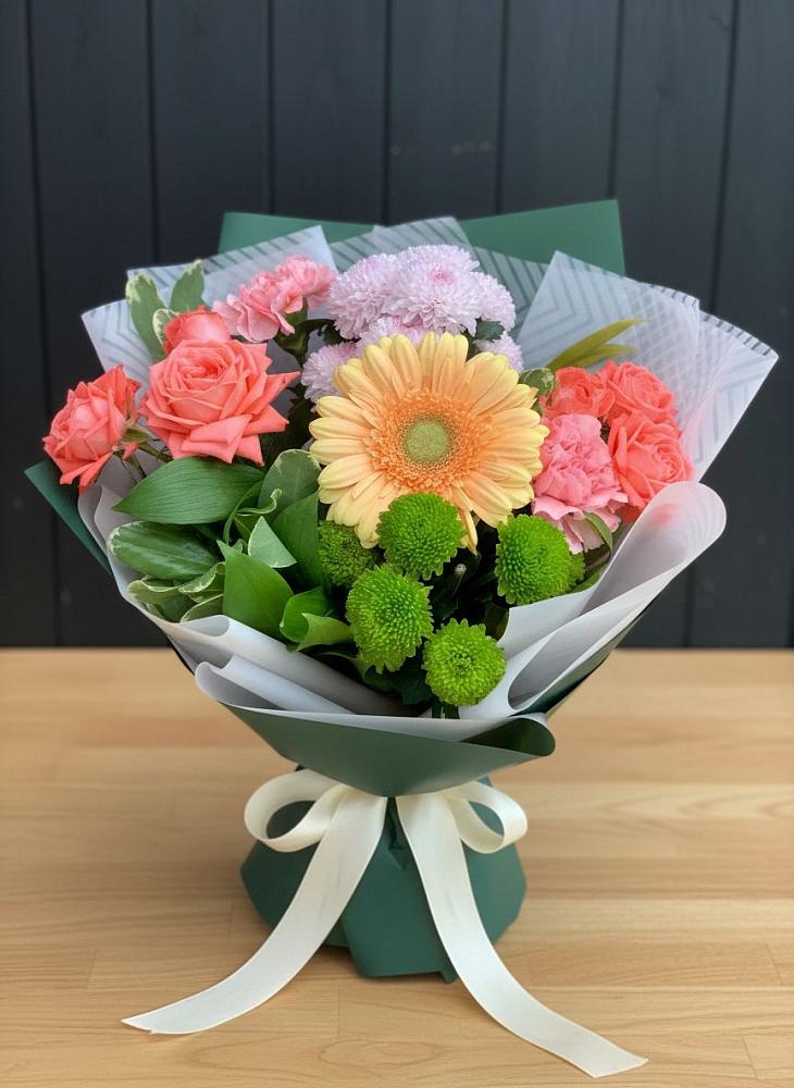 Букет цветов из: Гвоздики, Розы, Герберы и Хризантемы в Бояркино